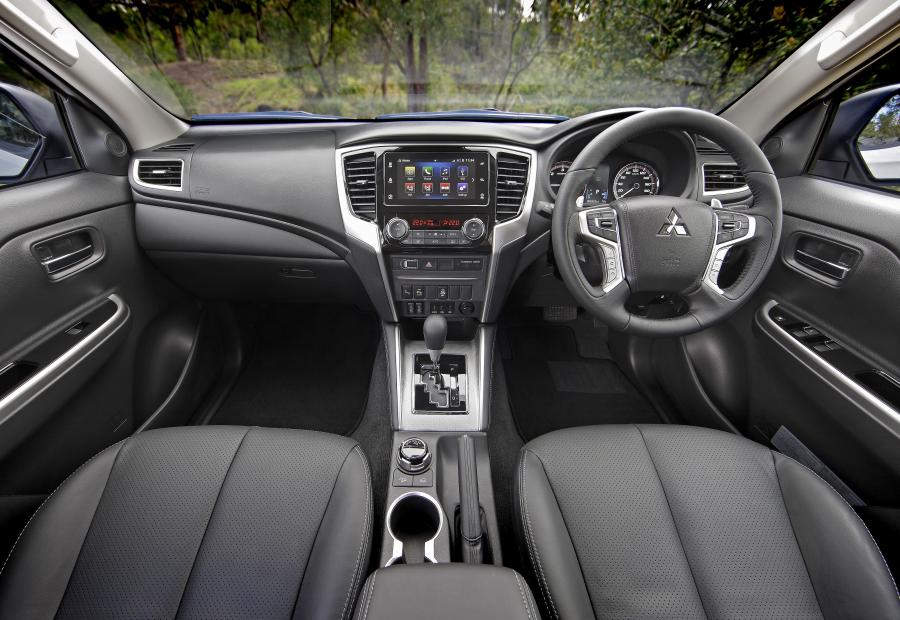 Торпедо Mitsubishi Triton GLS Premium Club Cab 2019 года  (AU) (фото 37 из 38)